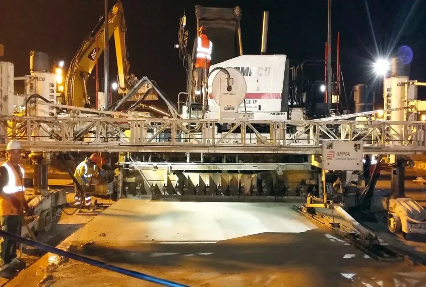 Parmi les réalisations : des chaussées aéronautiques de 37 cm d'épaisseur.
