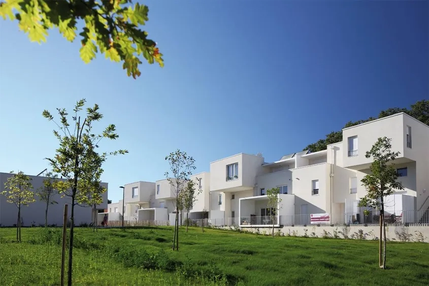 Les volumes distincts caractérisent chaque façade et même chaque logement.