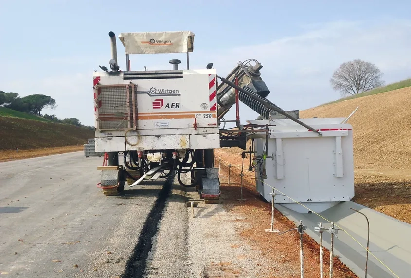 Sur le chantier du CNM, le déplacement par zone (« zoning ») a imposé un rythme de mise en œuvre soutenu pour pouvoir suivre les avancées du terrassement.