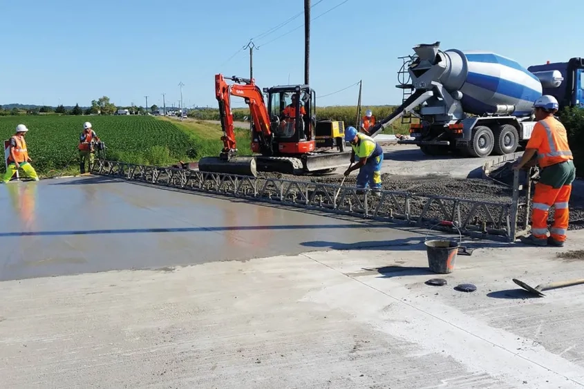 Giratoire de Pérouges : une chaussée composite pour résister aux trafics denses