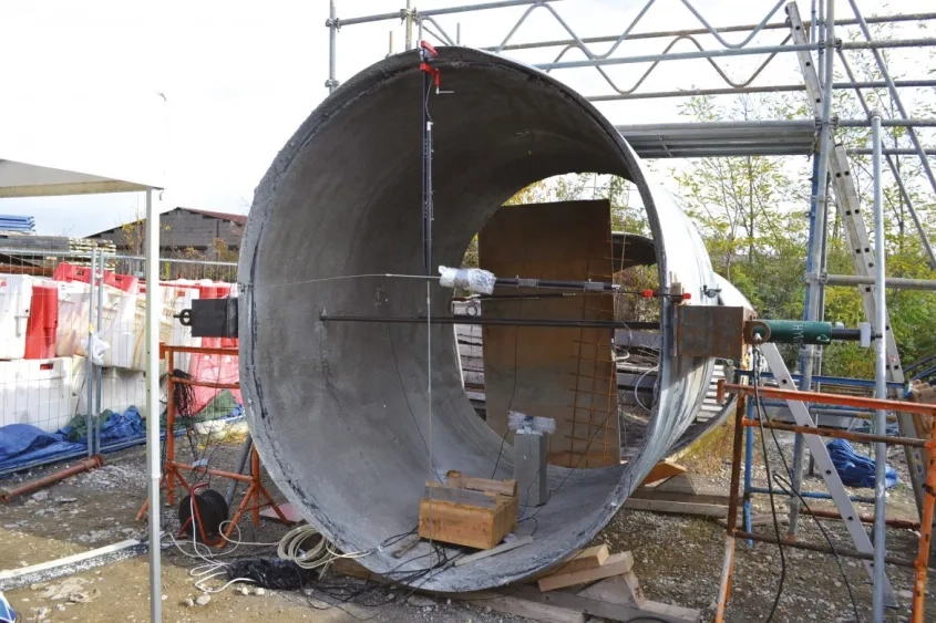 Chargement transversal d’une buse témoin renforcée par projection de BFUP.