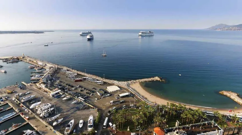 Vue sur le vieux port de Cannes