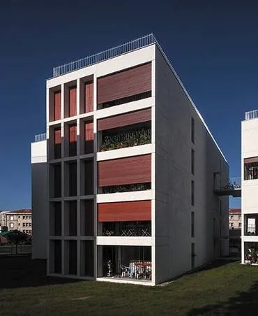 Pour chaque logement, une grande loggia de 13 m2 offre un généreux prolongement extérieur. Pour chaque logement, une grande loggia de 13 m2 offre un généreux prolongement extérieur.